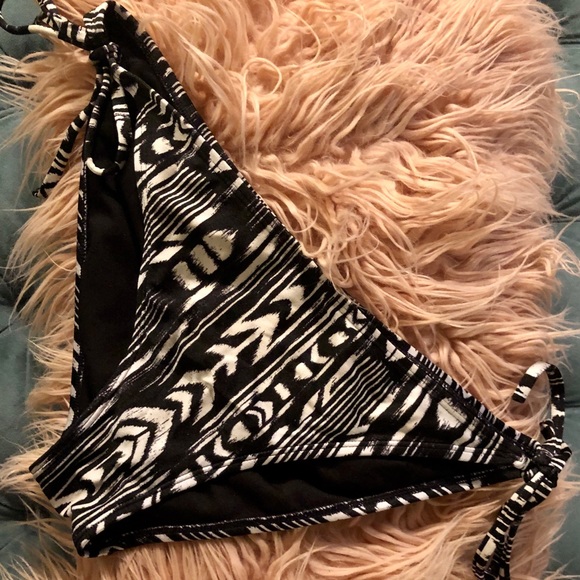 Roxy Other - Roxy Black And White Tribal Bikini Bottom Roxy Other - Roxy Black And White Tribal Bikini Bottom